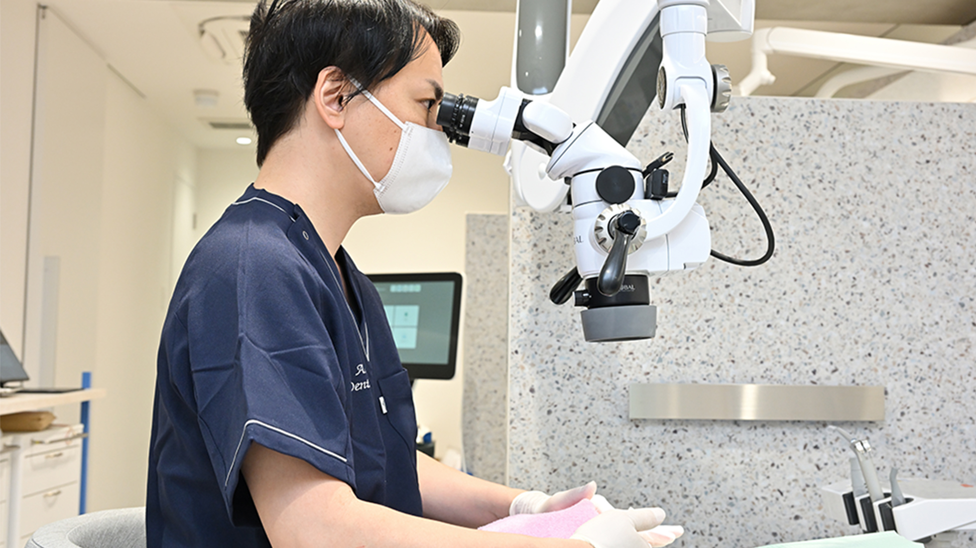 マイクロスコープ、歯科用CT、口腔内スキャナー より精確な歯科治療を行なうための先端的な機器
